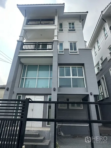 Property Image #18 for property HRE00319