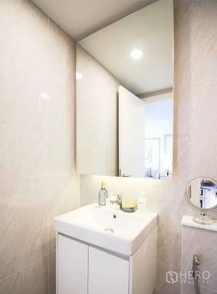 คอนโด ขาย - อ่างล้างหน้าพร้อมตู้กระจกและตู้เก็บของใต้ซิงก์