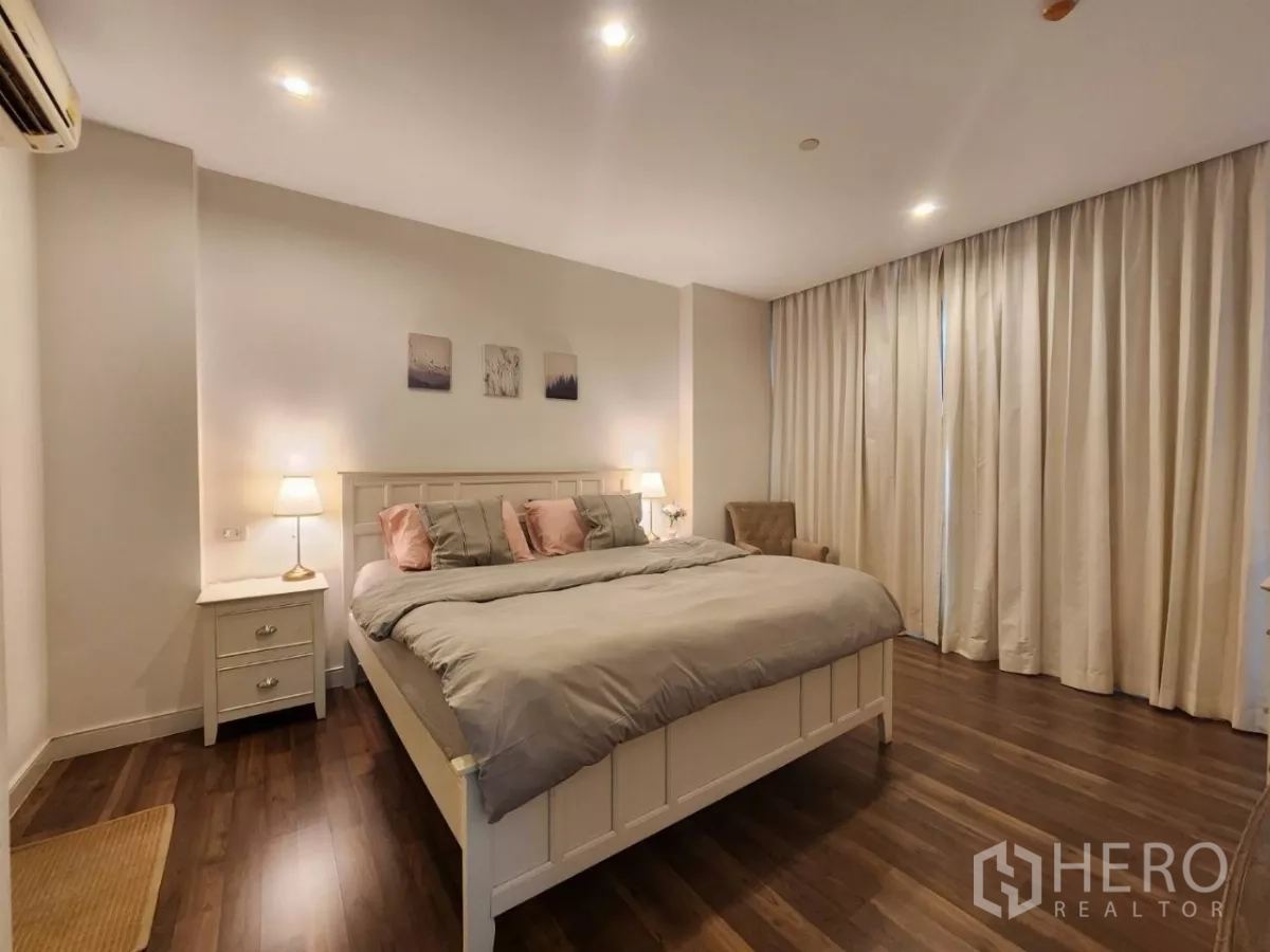 คอนโด ให้เช่าในPhra Khanong, Bangkok - ห้องนอนกว้าง หน้าต่างบานใหญ่ แสงสว่างนุ่มนวล