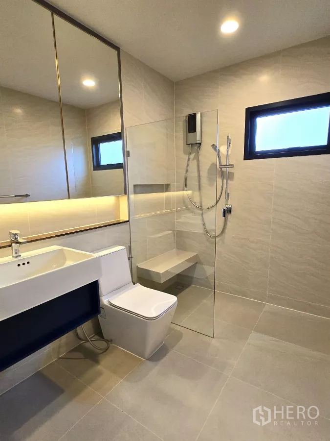 Detached House for rent in Bang Phli, Samut Prakan - Bathroom with walk-in shower, bench seat and backlit mirror.