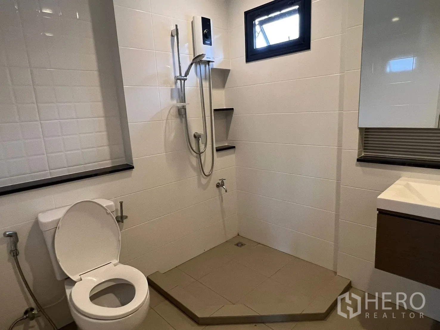 Property Image #17 for property HRE00097