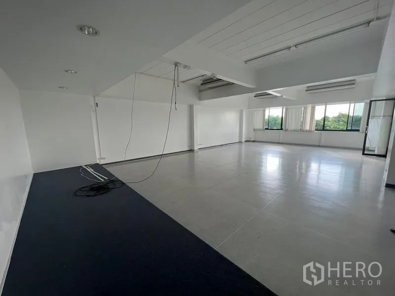 Office Space for rent in Mueang Samut Prakan, Samut Prakan - Open office floor with hanging network cables and broad windows for natural light.