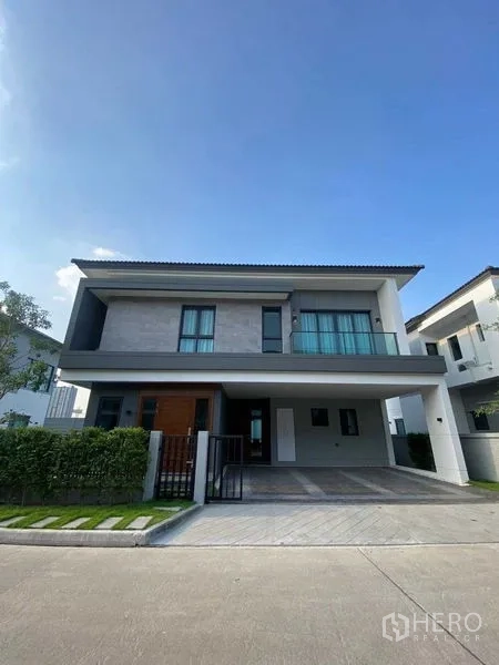 Detached House for rent or sale in Bang Phli, Samut Prakan - Front elevation of the detached house on a quiet estate road.