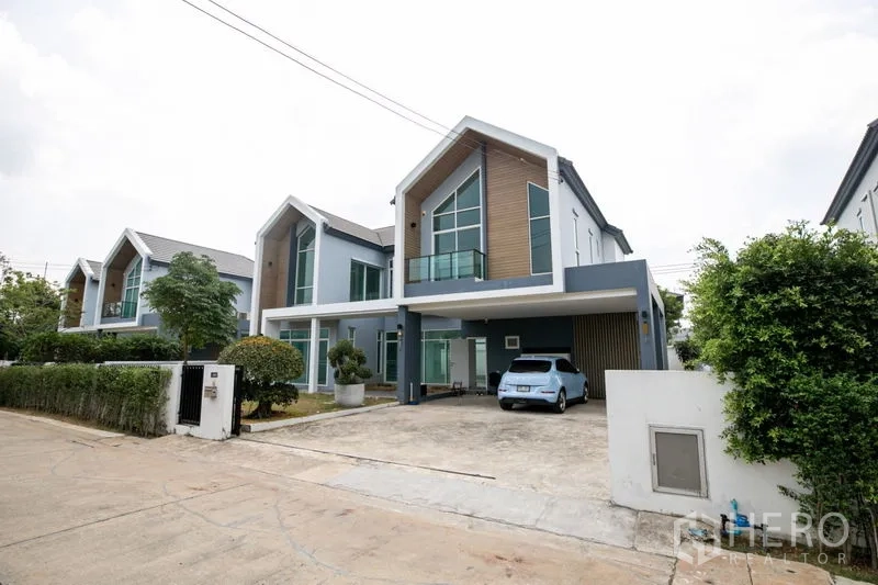 บ้าน ให้เช่าหรือขายในLam Luk Ka, Pathum Thani - ถนนภายในหมู่บ้านเงียบสงบ รายล้อมด้วยบ้านสมัยใหม่