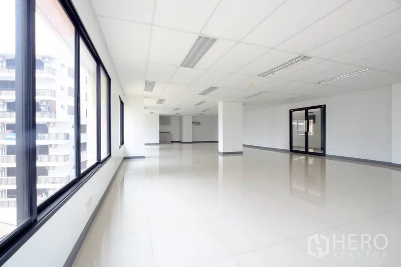 Office Space for rent in Suan Luang, Bangkok - Corner office area with wide windows offering city views and abundant daylight.