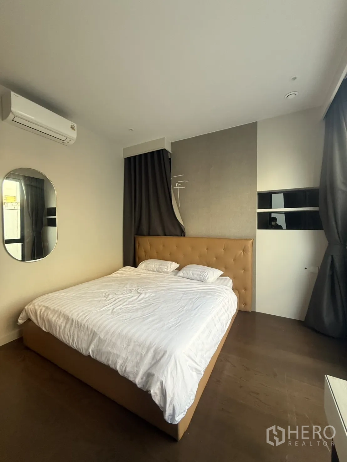 Detached House for rent in Saphan Sung, Bangkok - Bedroom with tufted headboard, double bed and blackout curtains.
