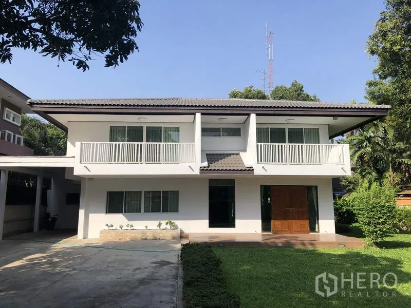 Detached House for rent in Suan Luang, Bangkok - Two-storey white detached house with twin balconies, driveway and landscaped front lawn