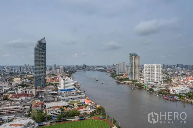 คอนโด ให้เช่าในBang Kho Laem, Bangkok - ทิวทัศน์มุมสูงของแม่น้ำเจ้าพระยาและสกายไลน์กรุงเทพฯ จากคอนโด
