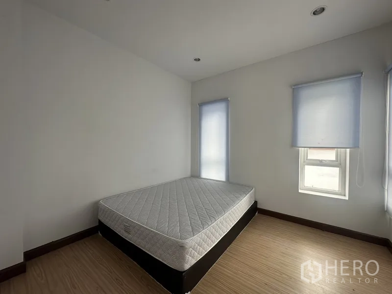 Property Image #15 for property HRE00319