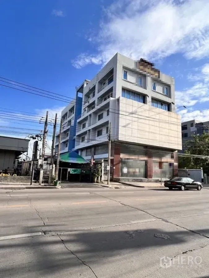 อาคารพาณิชย์ ขายในWang Thonglang, Bangkok - อาคารพาณิชย์หลายชั้นสมัยใหม่ติดถนนใหญ่ หน้ากว้างโดดเด่น