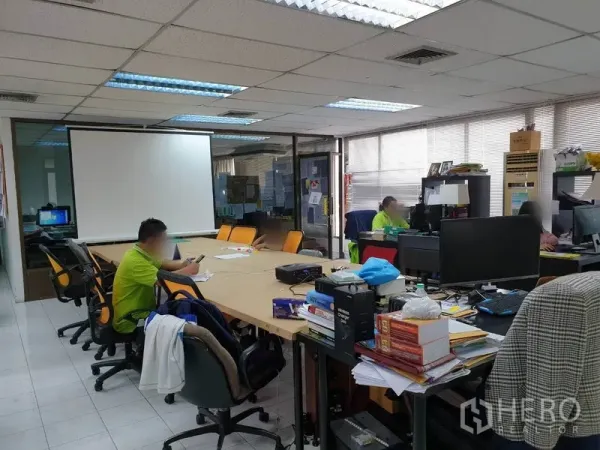 Office Space for rent in Bang Kapi, Bangkok - Conference zone with a long meeting table, projector screen and glass-partitioned room.