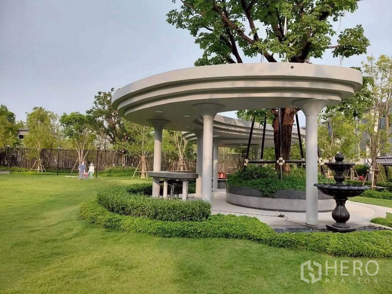 Townhouse for rent in Bang Phli, Samut Prakan - Landscaped garden with a circular pavilion and small fountain in a residential community.