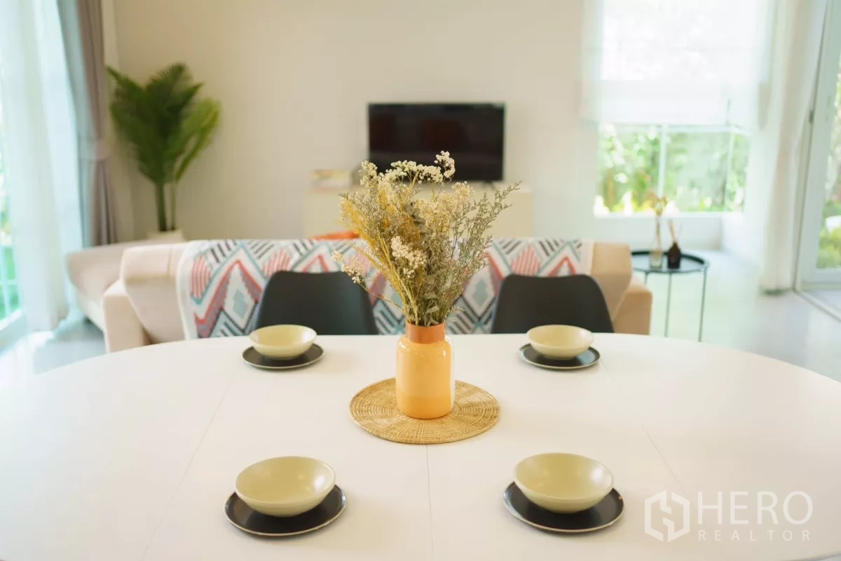 Detached House for rent in Bang Phli, Samut Prakan - Dining table set for four with dried flower centerpiece facing the living room.