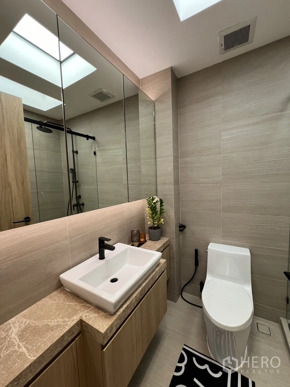 Townhouse for sale in Watthana, Bangkok - Light-filled study with large mirror, sheer curtains and desk.