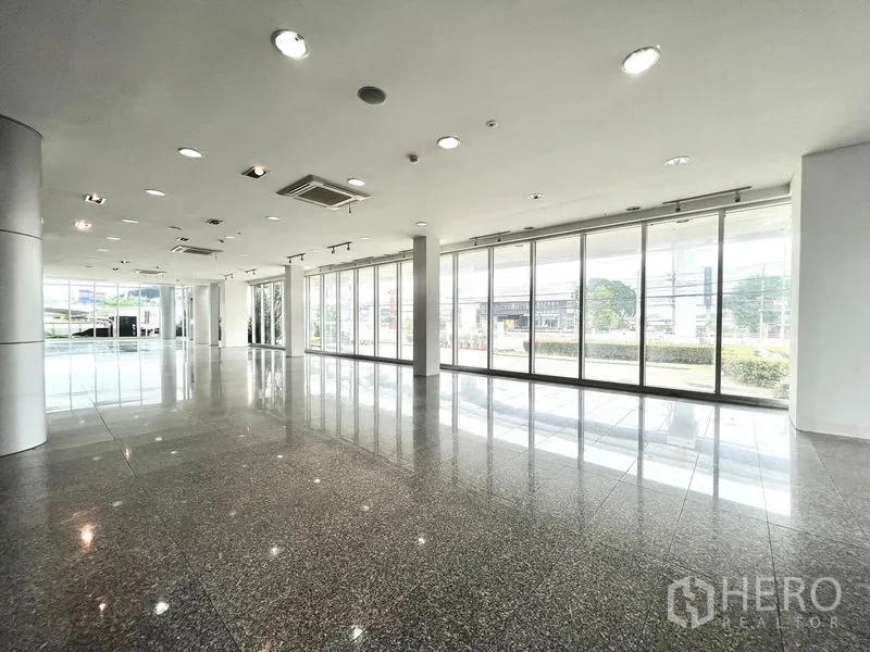 Retail Space for rent in Prawet, Bangkok - Showroom area with floor-to-ceiling glass frontage overlooking the street and greenery.