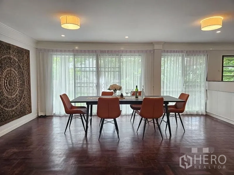 Detached House for rent - Dining room with full-height glass doors, parquet floor, and decorative wall art panel.