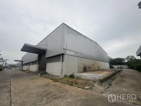 Factory for rent or sale in Samut Prakan - Side elevation of the warehouse showing a ramped loading dock and canopy.