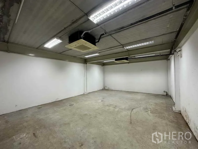 Home Office for rent in Bang Khen, Nonthaburi - Air-conditioned clean storage room with white walls and bright tube lighting.