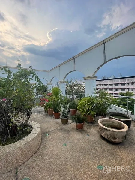 Home Office for sale in Yan Nawa, Bangkok - Open rooftop terrace with white arches, planters, and city views in Yan Nawa.
