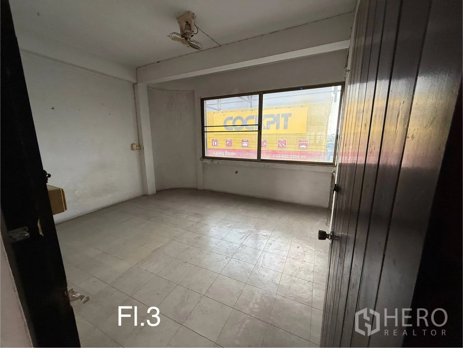 Shophouse for rent in Bang Na, Bangkok - Third-floor compact office room with a large street-facing window.