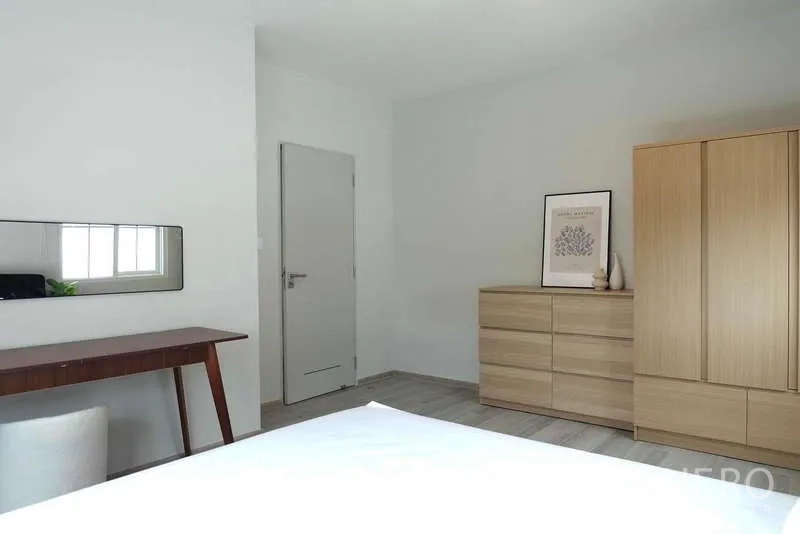 Detached House for rent in Bang Phli, Samut Prakan - Bedroom corner with dressing table, mirror and light wood storage units.