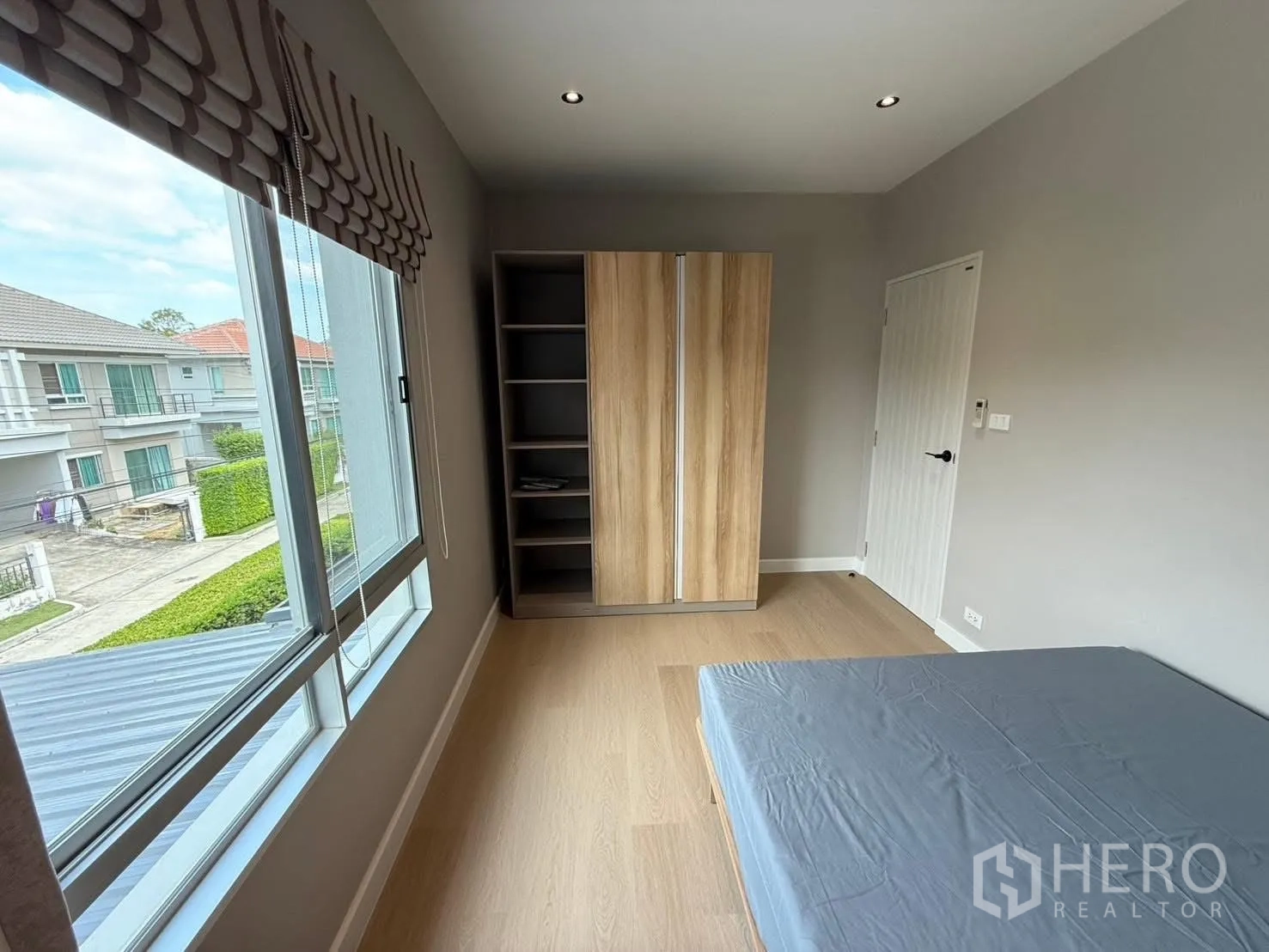 Property Image #21 for property HRE00370