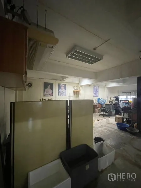 Home Office for sale in Yan Nawa, Bangkok - Storage and workshop area with partitions and concrete flooring.