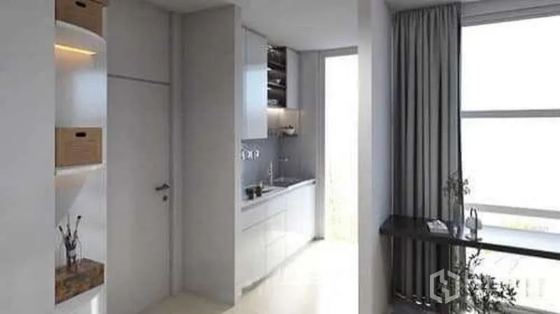 Home Office for rent in Bang Phli, Samut Prakan - Compact pantry and wet bar with storage, sink and natural light from a tall window.