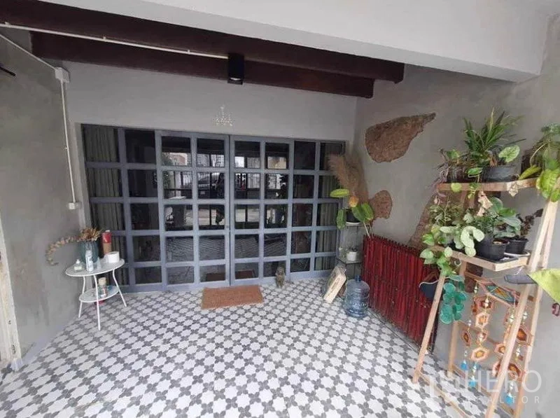 Detached House for rent in Pathum Wan, Bangkok - Covered entry terrace with patterned tiles, sliding glass doors and potted plants.