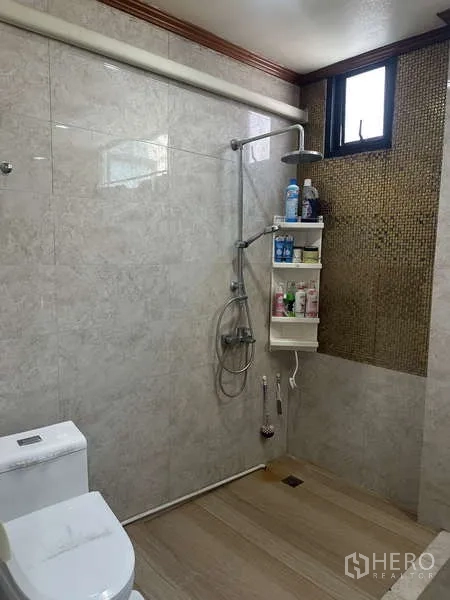 Home Office for sale in Lam Luk Ka, Pathum Thani - Contemporary shower room with rain shower, tiled walls and toilet