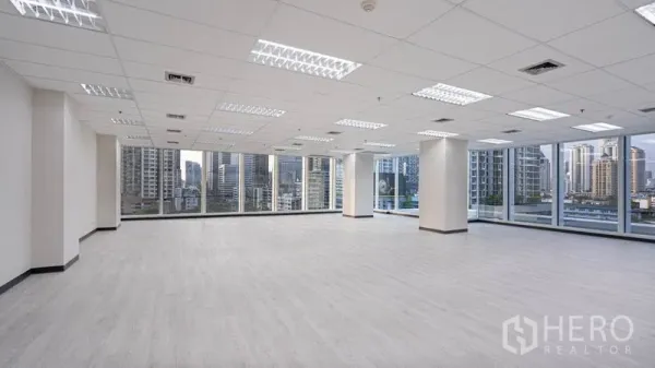 Office Space for rent in Sathon, Bangkok - Large column-free office area with panoramic windows overlooking Bangkok.