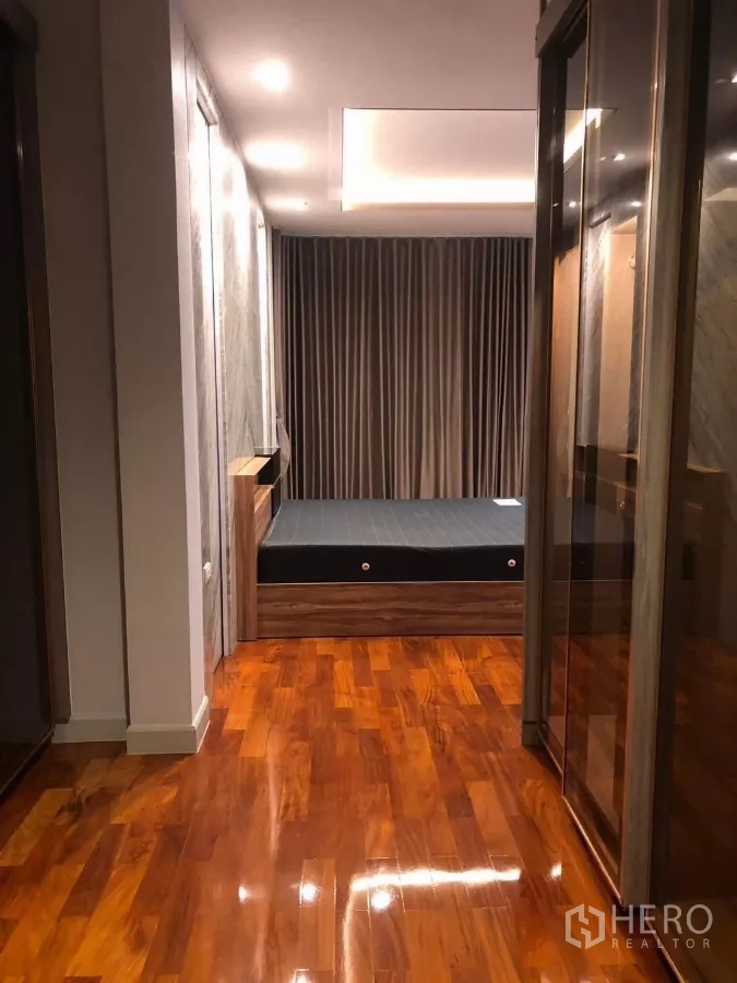 Detached House for rent in Bang Khae, Bangkok - Walk-in wardrobe corridor with wooden floors leading to the master bedroom.