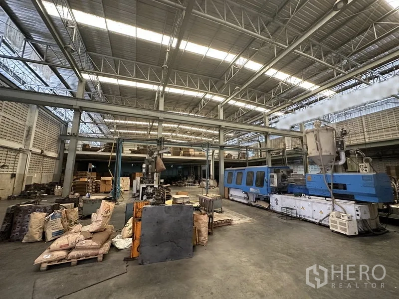 โรงงาน ให้เช่าหรือขายในLam Luk Ka, Pathum Thani - ฮอลล์การผลิตหลังคาทรัสสูง พร้อมเครื่องจักรอุตสาหกรรม