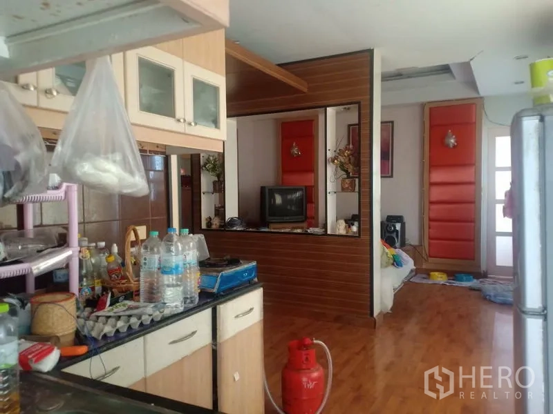 โรงงาน ขายในKhlong Luang, Pathum Thani - แพนทรี่และพื้นที่พักอาศัย พื้นไม้และตู้เก็บของ.