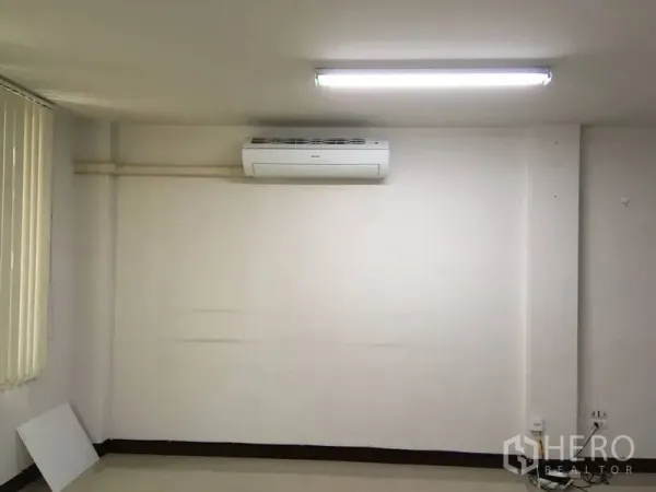 Home Office for rent in Lat Krabang, Bangkok - Air-conditioned white office room with fluorescent lighting and tiled floor.