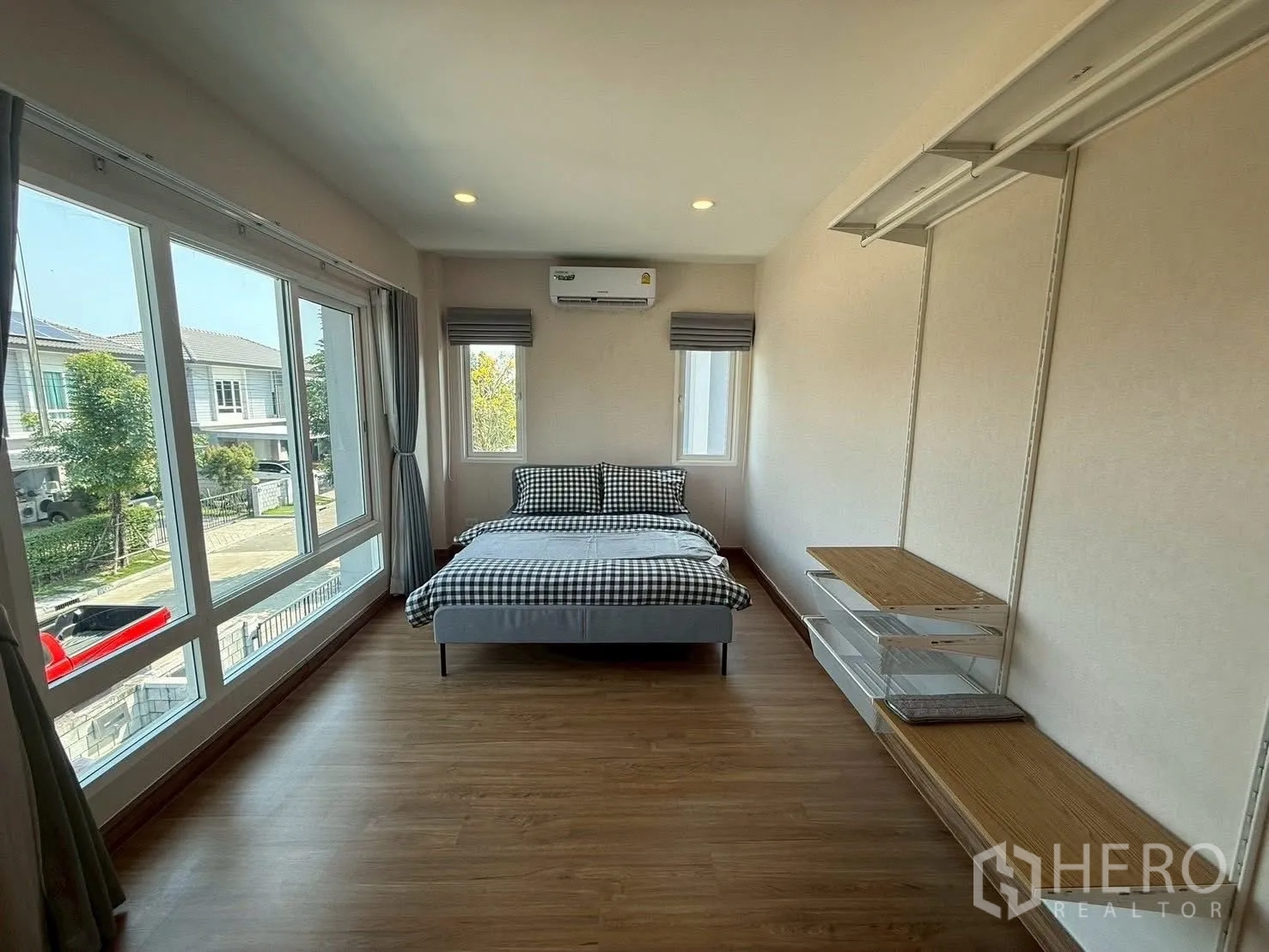 Property Image #20 for property HRE00892