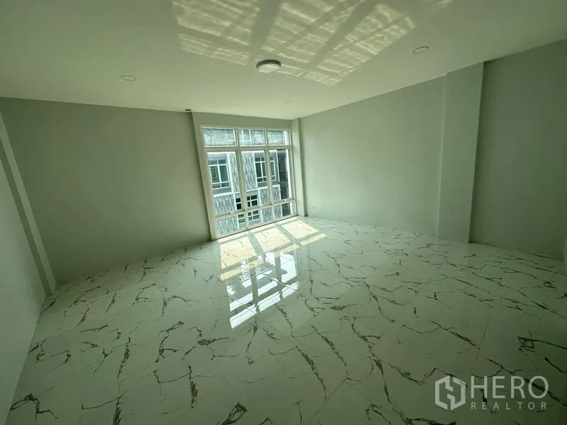 Home Office for rent or sale - Spacious room with glossy marble-effect flooring and a wide window for natural light.