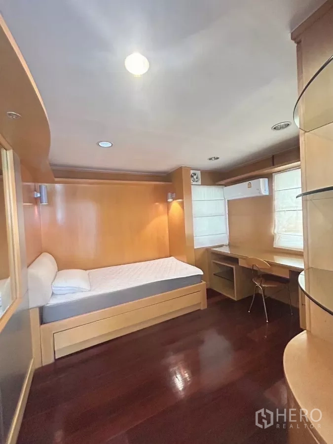 Detached House for rent in Suan Luang, Bangkok - Compact bedroom with a single bed and air‑conditioning under large windows.