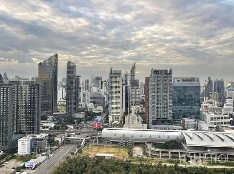 คอนโด ให้เช่าในRatchathewi, Bangkok - วิวสกายไลน์กรุงเทพฯ ย่านพระราม 9