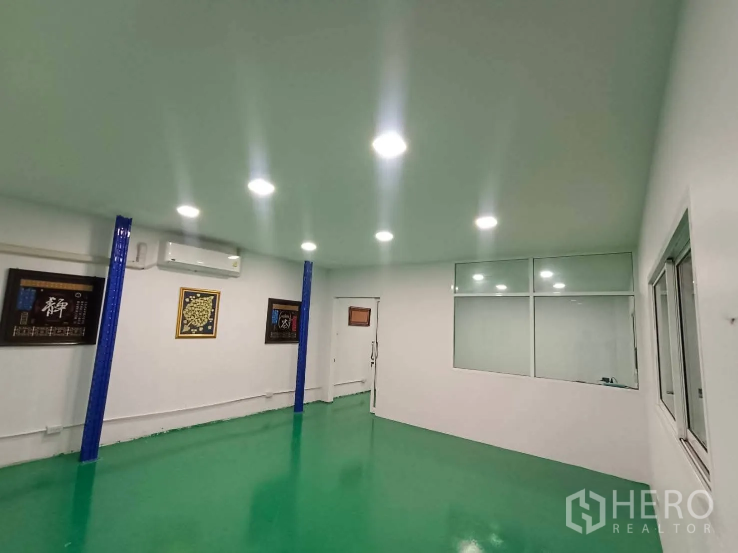 Warehouse for rent in Lat Krabang, Bangkok - Bright office interior with epoxy flooring, recessed lights and glass panels.