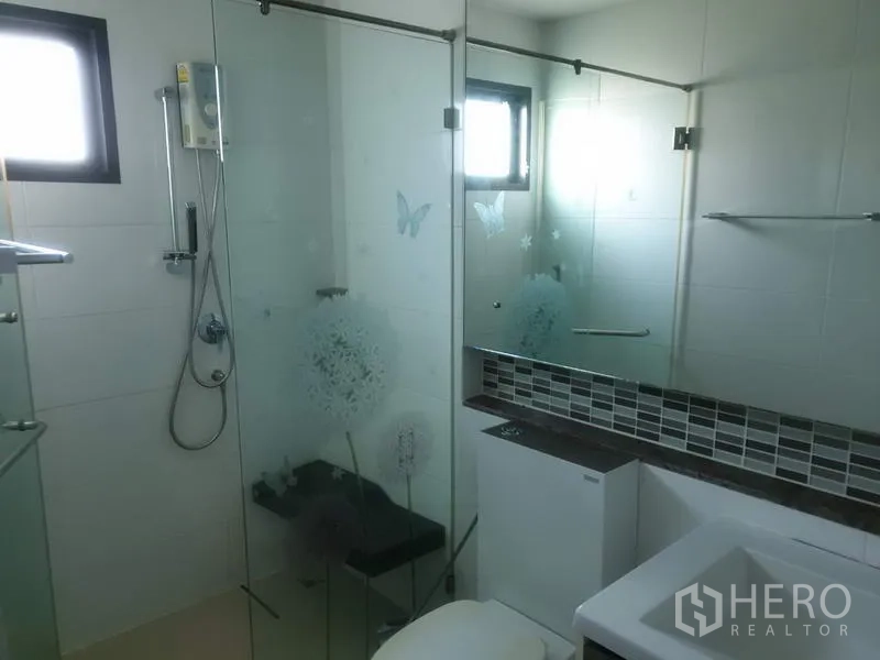 Detached House for sale in Bang Kapi, Bangkok - Contemporary bathroom with glass-enclosed shower, small windows and mosaic backsplash.