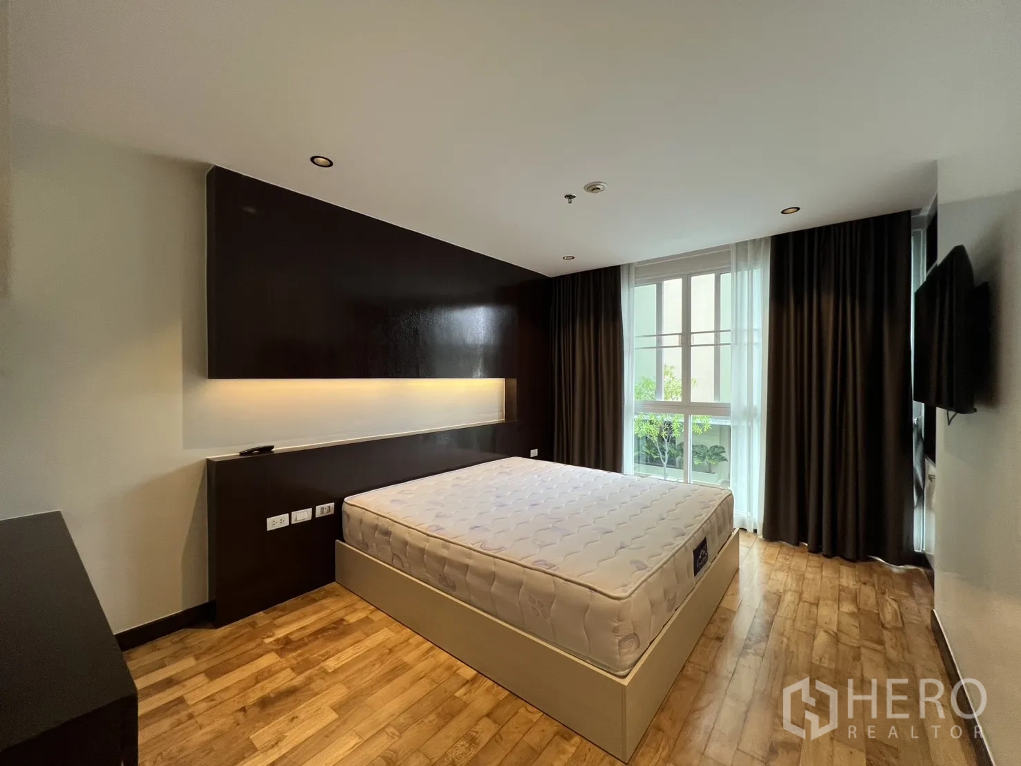 Property Image #21 for property HRE01128