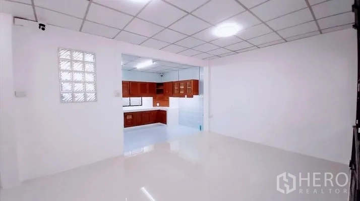 ทาวน์เฮาส์ ขาย - พื้นที่รับประทานอาหารเชื่อมต่อครัวรูปตัวแอล