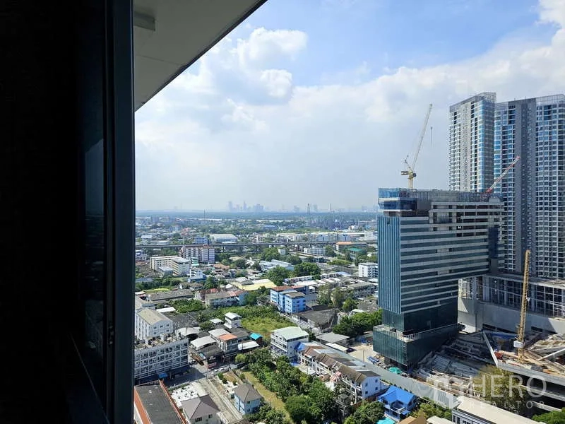 คอนโด ให้เช่าในBang Na, Bangkok - วิวเมืองจากชั้นสูงของย่านบางนามองจากระเบียงคอนโด