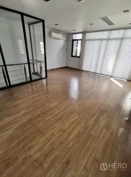 Home Office for rent in Prawet, Bangkok - Bright open-plan office room with wood flooring, glass partition, blinds, and air conditioner