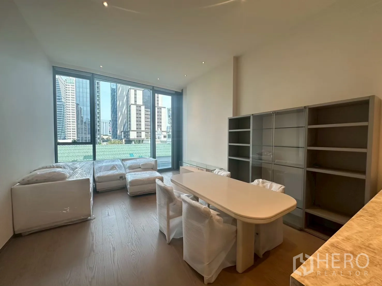 Property Image #1 for property HRE00608