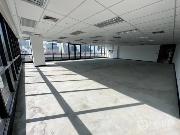 Office Space for rent in Watthana, Bangkok - Sunlit workspace with drop ceiling, air-conditioning vents and full-height glass.