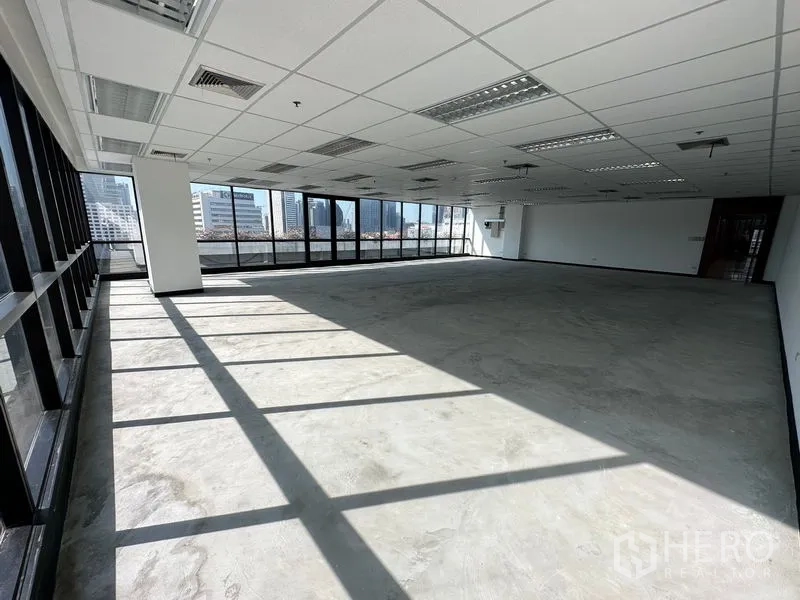 Office Space for rent in Watthana, Bangkok - Sunlit workspace with drop ceiling, air-conditioning vents and full-height glass.