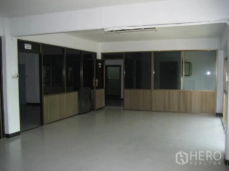 Factory for rent in Bang Sao Thong, Samut Prakan - Office reception area with full-height glass partitions and sliding doors.