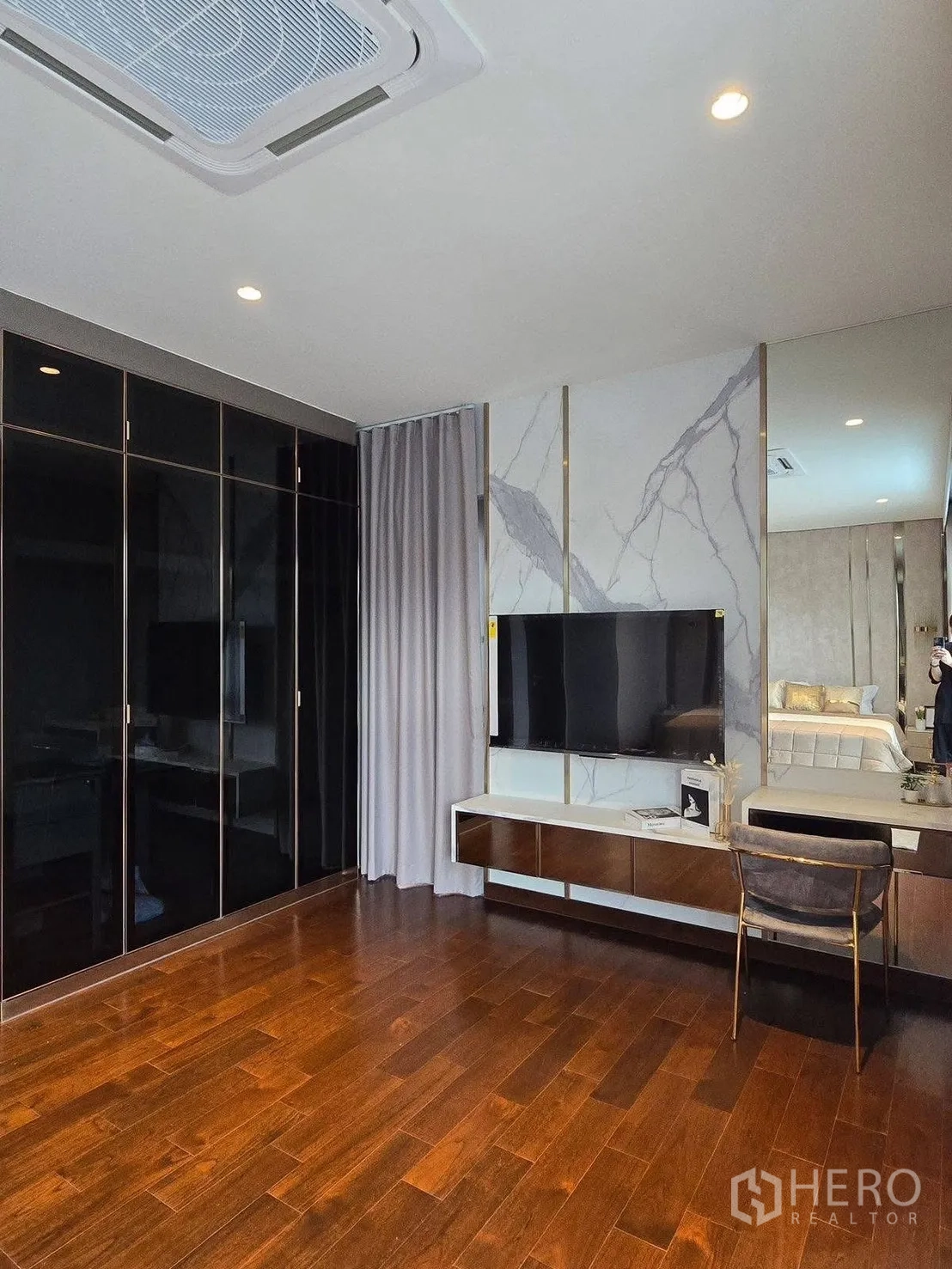 Property Image #20 for property HRE00297